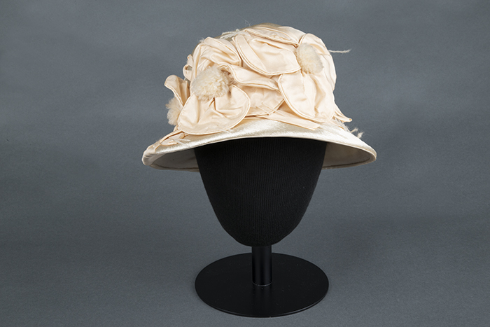 Image of Cream hat from Hetrick Hat Shop, 1919